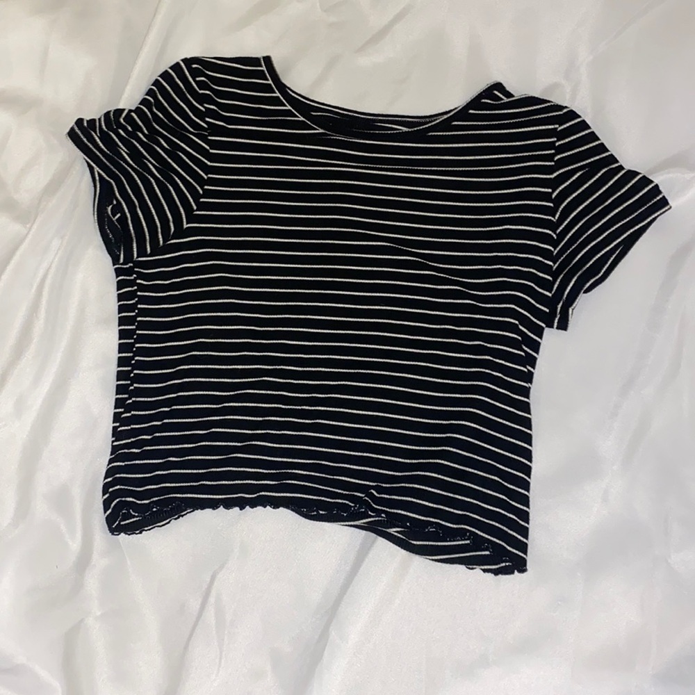 Black and white striped cropped shirt